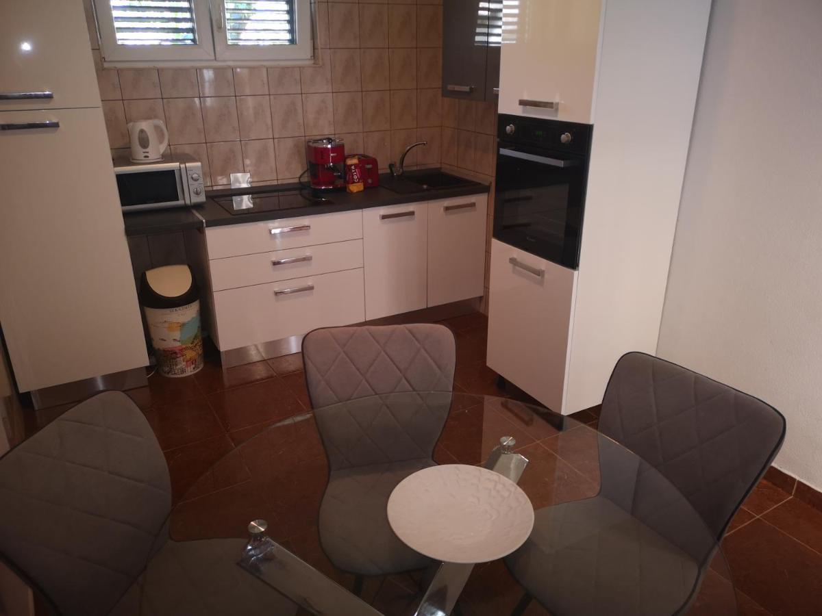 Apartment Ivana Биоград на Мору Екстериор снимка