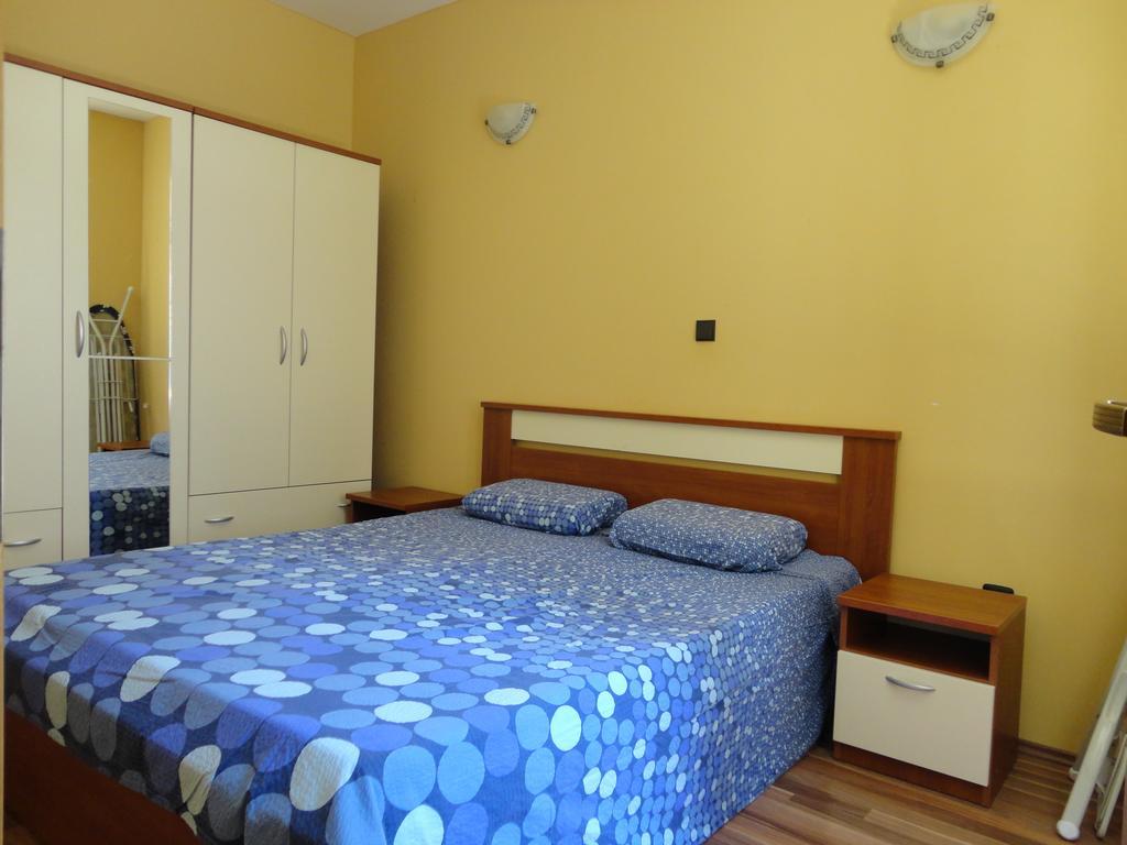 Apartment Ivana Биоград на Мору Екстериор снимка
